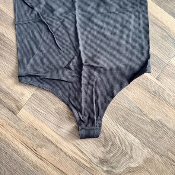 SO Seamless Scoop Neck Ribbed Tank Bodysuit Set of 2 Black & Mauve Size M - Picture 12 of 14